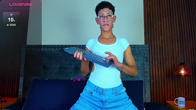 Snapshot of alan_bless18 chatting on 11.26.25 alan bless18 online show from 11.26.25