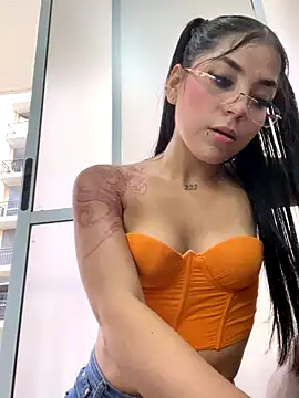 Snapshot of Maddy_evill chatting on 11.21.25 Maddy evill online show from 11.21.25