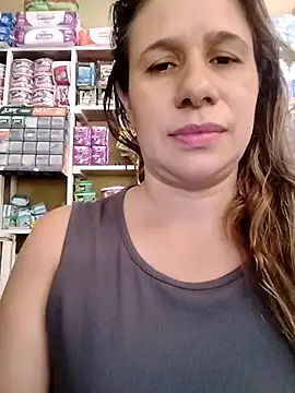 Snapshot of MIA-LARIOS chatting on 04.19.26 MIA-LARIOS online show from 04.19.26