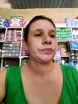 Snapshot of MIA-LARIOS chatting on 05.06.26 MIA-LARIOS online show from 05.06.26