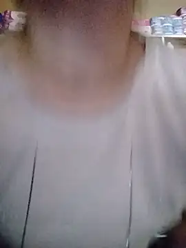 Snapshot of MIA-LARIOS chatting on 05.29.26 MIA-LARIOS online show from 05.29.26
