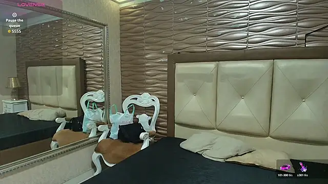 Snapshot of Madyscarlett chatting on 11.24.25 Madyscarlett online show from 11.24.25