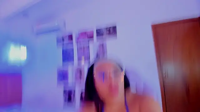 Snapshot of BrianaMyers chatting on 12.03.25 BrianaMyers online show from 12.03.25