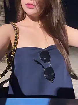 Queen-of-Love online show from 04.03.26