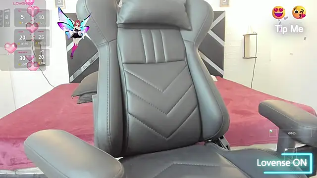 mask red girl online show from 11.27.25