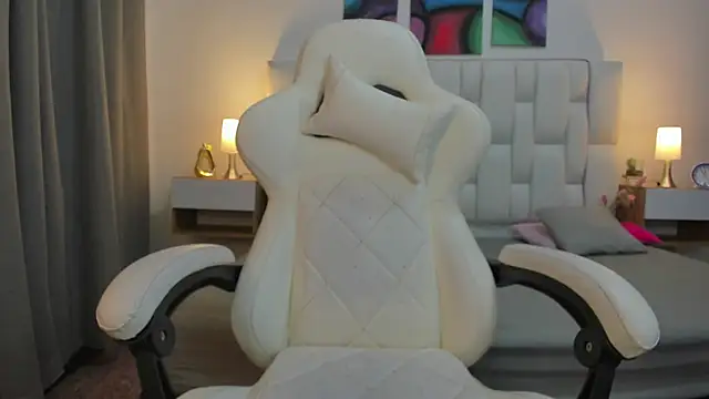 mask red girl online show from 04.16.26