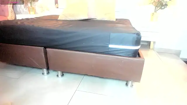 Snapshot of Mysterius_Woman chatting on 02.07.26 Mysterius Woman online show from 02.07.26