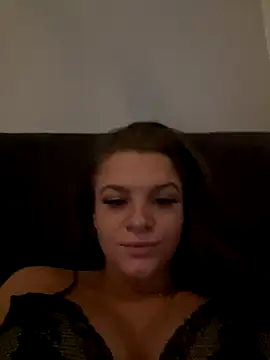 Snapshot of SenSophiaXX chatting on 12.04.25 SenSophiaXX online show from 12.04.25