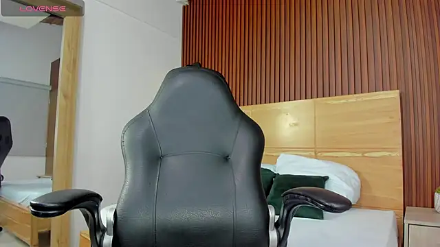 zully28  online show from 11.27.25