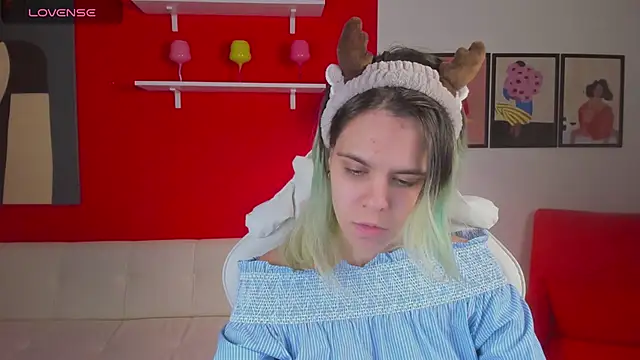 LiraBelle online show from 12.04.25