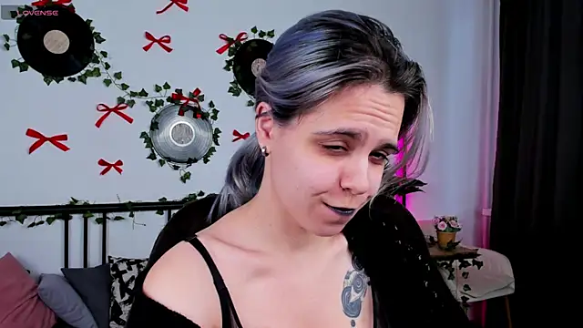 LiraBelle online show from 04.11.26