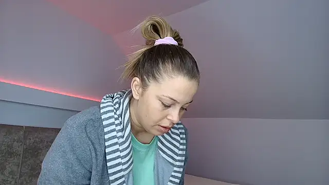 Snapshot of KateAllyaa chatting on 01.12.26 KateAllyaa online show from 01.12.26