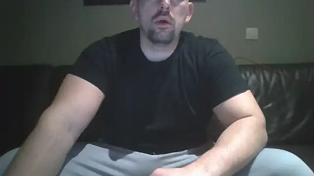 Snapshot of DeeLouLou chatting on 11.30.25 DeeLouLou online show from 11.30.25