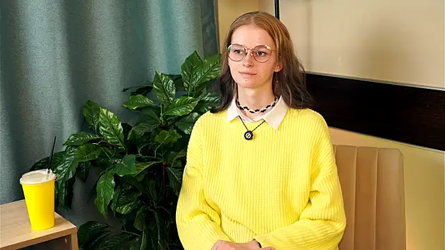 Snapshot of ToyaPletz chatting on 11.23.25 ToyaPletz online show from 11.23.25