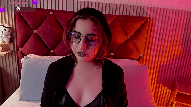 Kiri Velvet online show from 04.23.26