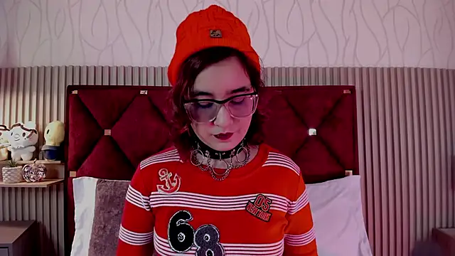 Kiri Velvet online show from 05.18.26