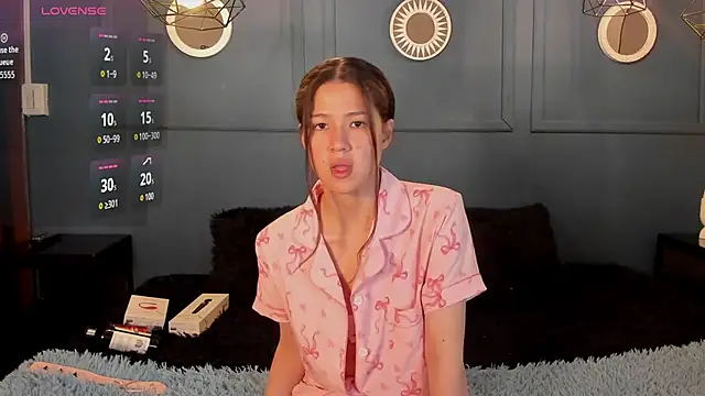 Snapshot of Skyy_bloom chatting on 12.04.25 Skyy bloom online show from 12.04.25