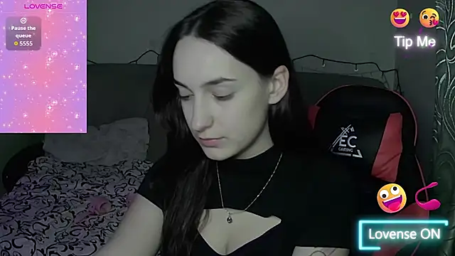 Snapshot of Star_Kate chatting on 11.26.25 Star Kate online show from 11.26.25