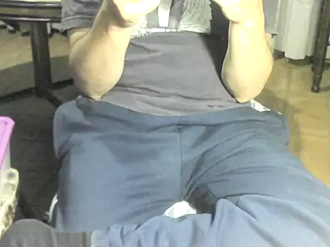 Snapshot of OreCam chatting on 02.25.26 OreCam online show from 02.25.26