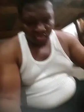 Snapshot of LovelyHughes chatting on 12.20.25 LovelyHughes online show from 12.20.25