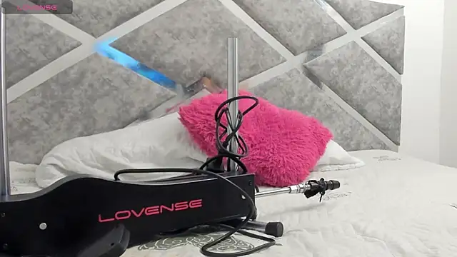 VALERIAQUEENTS   online show from 03.23.26