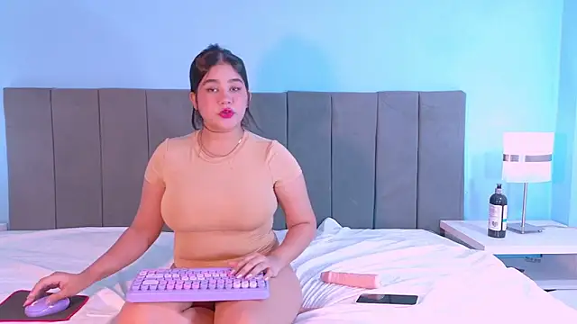 Lizz Bunny online show from 04.21.26