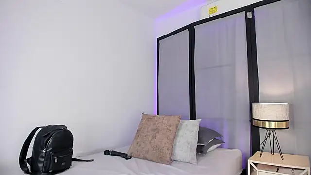 niicole steele  online show from 02.20.26