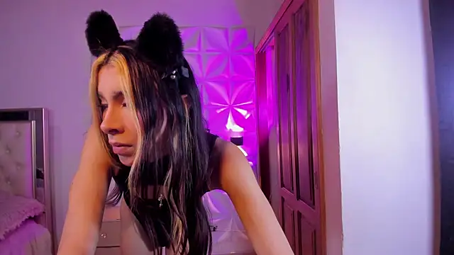 Violett Divine online show from 01.18.26