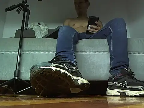 Snapshot of Alphacashmaster777 chatting on 05.18.26 Alphacashmaster777 online show from 05.18.26