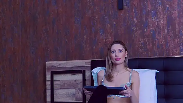 SilviaPastori online show from 12.16.25