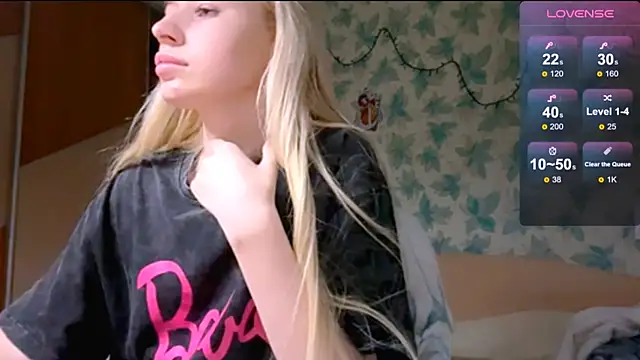 Snapshot of Barbie_Blondie chatting on 04.12.26 Barbie Blondie online show from 04.12.26