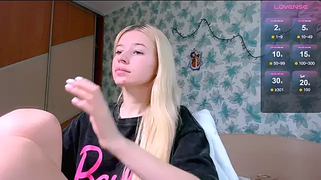 Snapshot of Barbie_Blondie chatting on 04.14.26 Barbie Blondie online show from 04.14.26