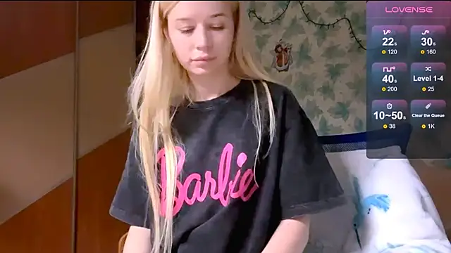 Snapshot of Barbie_Blondie chatting on 04.15.26 Barbie Blondie online show from 04.15.26