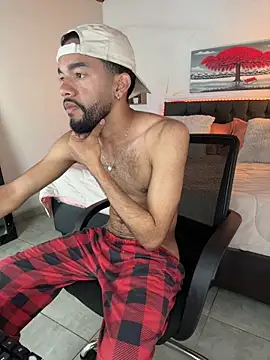 Snapshot of Andressbigcock__ chatting on 11.28.25 Andressbigcock online show from 11.28.25