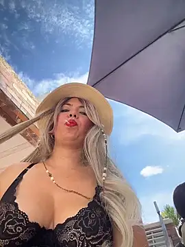 IsaSantoDomingo online show from 12.04.25