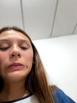 Snapshot of allisonn_parker26 chatting on 11.26.25 allisonn parker26 online show from 11.26.25