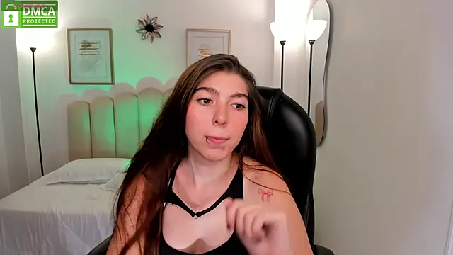 Snapshot of valeryn_darter chatting on 12.03.25 valeryn darter online show from 12.03.25