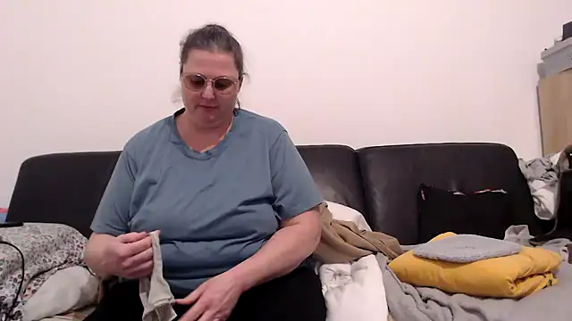 bea french curvy online show from 02.10.26