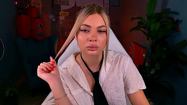 Snapshot of HyileyClark chatting on 03.06.26 HyileyClark online show from 03.06.26