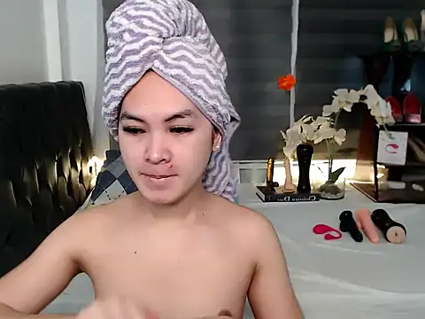 Snapshot of sylvannia_cumslut chatting on 01.17.26 sylvannia cumslut online show from 01.17.26