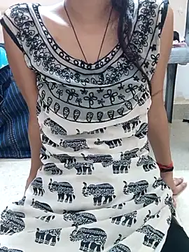 Cute Saanvi7 online show from 04.27.26