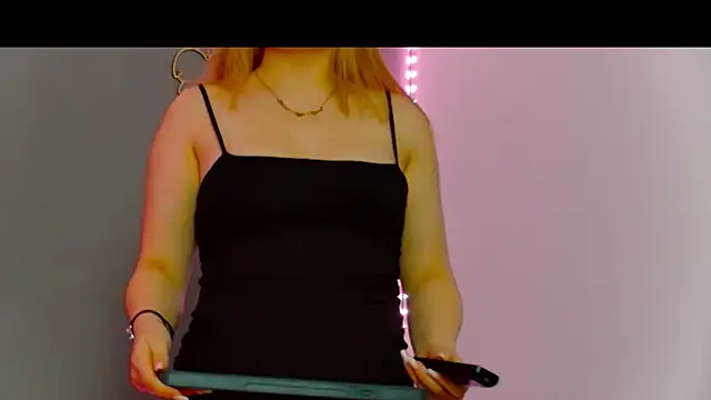 Snapshot of dixielarys chatting on 02.24.26 dixielarys online show from 02.24.26