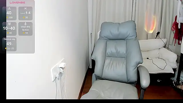 linlinjiang33 online show from 04.16.26