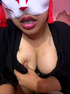 Snapshot of Julia_Sari00 chatting on 11.27.25 Julia Sari00 online show from 11.27.25