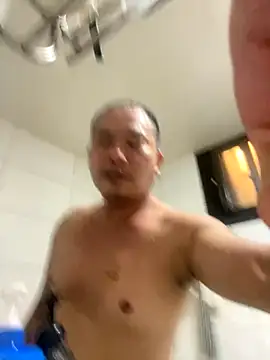 Snapshot of chenweine chatting on 11.30.25 chenweine online show from 11.30.25