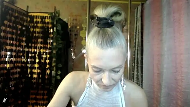 Snapshot of Soniakiss chatting on 07.28.26 Soniakiss online show from 07.28.26