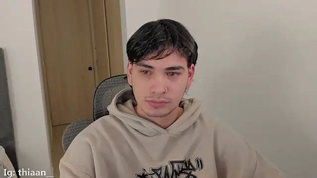 Snapshot of thiaann chatting on 11.28.25 thiaann online show from 11.28.25