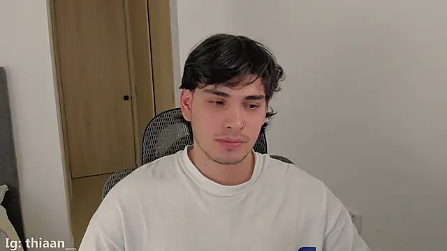 Snapshot of thiaann chatting on 11.30.25 thiaann online show from 11.30.25