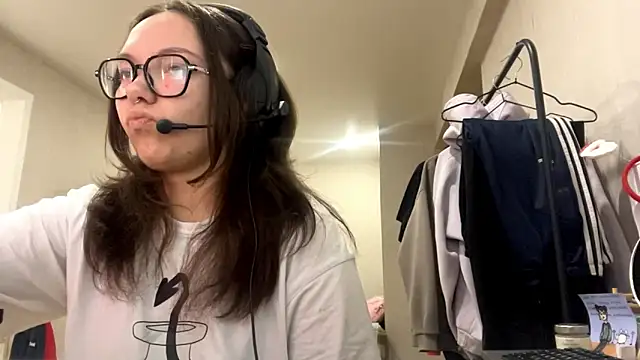 KerriMcbreen online show from 11.29.25