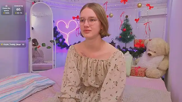 Mia Mooore online show from 01.07.26